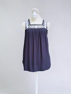 LOFT Sleeveless Top w/ Floral White Embroidery Size XS